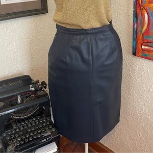 RARE VINTAGE 1980’s Sema Deep Navy Leather Pencil Skirt with Pockets - 40 Small